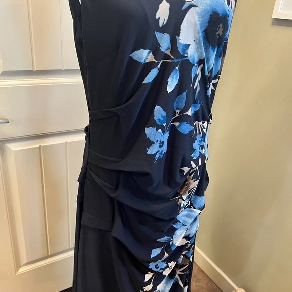 Le Chateau Ladies Dress - Picture 2 of 6